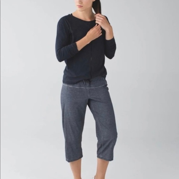 𝅺lululemon Step Lively Heathered Grey Crop Pants Women’s Size 4 - Picture 2 of 12